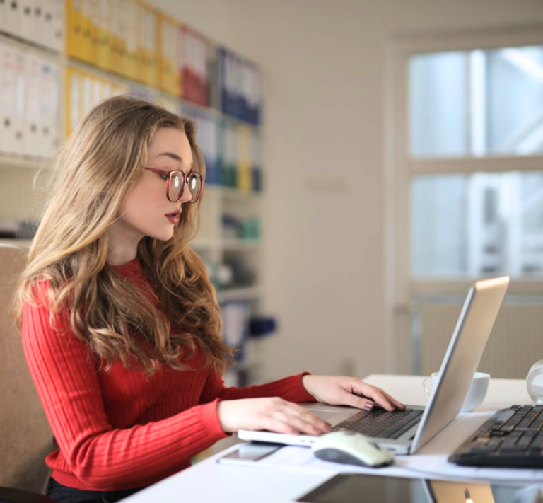 Helvetios Payroll Specialist calculates salaries